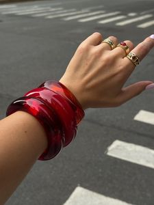 Ensemble de bracelets en résine faits à la main pour femmes, bracelets colorés modernes et tendance, accessoires de bijoux uniques pour un style décontracté - Product Image 6