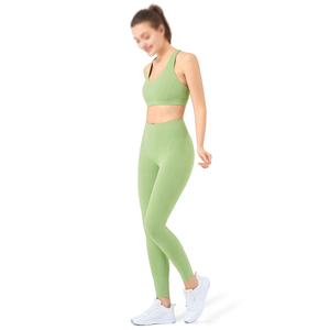 Ensemble de yoga 2 pièces uni grande taille, écologique, respirant, lavé, avec brassière de sport sans manches et leggings, fabriqué au Pakistan - Product Image 5