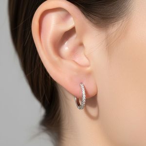 Boucles d'oreilles créoles de luxe en or 18 carats plaqué or, serties de diamants de laboratoire taille brillant rond, 4,55 carats au total - Product Image 6