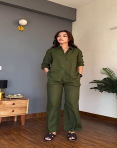 ชุดลำลองสำหรับสาวๆ สไตล์เก๋ เสื้อคอวีติดกระดุม แขนยาว พร้อมกางเกง ผลิตในอินเดีย ลายบล็อกสี ผ้าเรยอนเนื้อดี สินค้าขายดี - Product Image 1