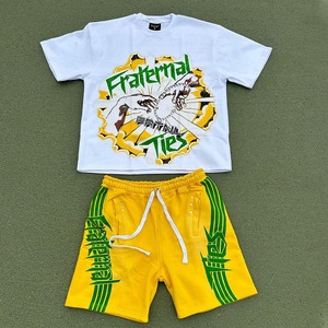 Ensemble streetwear été 2 pièces personnalisé avec logo, imprimé sérigraphié, t-shirt en jersey de coton et short en molleton pour homme - Product Image 2