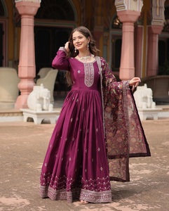 Últimos modelos de vestidos Anarkali para mujer en seda Chinon con ricos bordados de lentejuelas, vestidos de boda con dupatta de seda. - Product Image 1