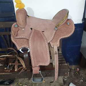Silla de Montar Western de Cuero Genuino Premium y Duradero para Carreras de Barriles con Herrajes de Acero Inoxidable (Tamaños de Asiento 14-18) Varios Colores - Product Image 4