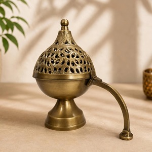 Quemador de incienso Loban hecho a mano de latón, soporte para incienso Dhoop Dani para aromaterapia en el hogar y el templo, fragancia para el hogar y regalos. - Product Image 4