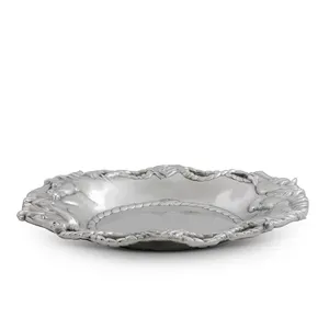 Plato Decorativo de Metal Hecho a Mano, Forma Irregular, Diseño Grabado Vintage, Bandeja para Servir en Bodas - Product Image 1