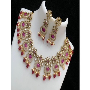 Conjunto de Collar y Aretes de Latón Chapado en Oro Mate con Circonitas, de Calidad Premium, Atractivo y Moderno, para Mujer, Ideal para Compromisos, Bodas y Fiestas - Product Image 1