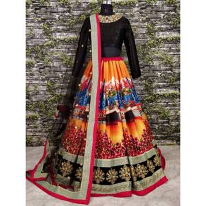 Lehenga Choli de mariage en soie à imprimé numérique multicolore Sabyasachi - Product Image 4