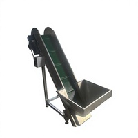 Convoyeur à bande inclinée sur mesure, élévateur à bande avec trémie, pour le levage et le transport de matériaux granulaires et alimentaires.
