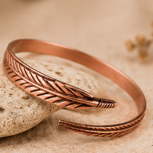 Brazalete de Cobre Tallado con Plumas de Primera Calidad, con Imanes, Joyería Metálica de Moda, Regalo Promocional Novedoso - Product Image 4