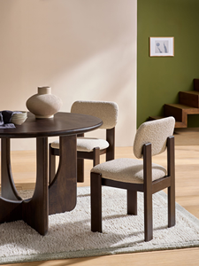 Silla de Comedor Moderna de Mediados de Siglo, de Madera Maciza, con Asiento y Respaldo Tapizados en Bouclé de Primera Calidad - Product Image 5