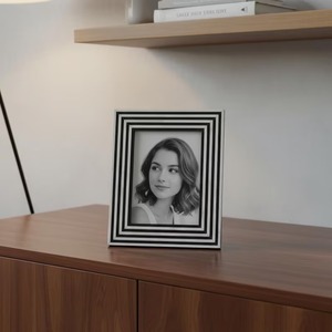 Marco de fotos de diseño con incrustaciones de resina y acabado brillante en resina, marco de fotos de MDF, marco para fotos a muy buen precio. - Product Image 2