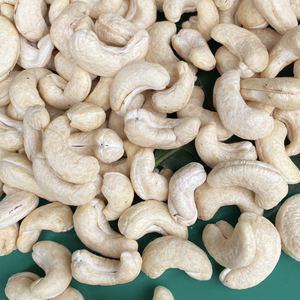 Noix de cajou en vrac bon marché prêtes à être expédiées WW180, WW240, WW320, LP Noix de cajou brutes Acheteurs de noix de cajou Faible MOQ - Product Image 1