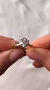 Bague unique en diamant hexagonal de 2,02 carats, cultivé en laboratoire, scintillant, pour femmes, élégante, en or massif 14 carats, bijou de fiançailles, cadeau pour les amoureux - Product Image 5