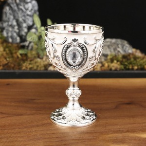Verre à vin élégant en acier poli, coupe moderne en métal sur pied - Product Image 5