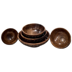 Ensemble de trois bols en bois écologiques au look royal faits à la main en manguier pour la cuisine, la table à manger et la décoration intérieure. - Product Image 6