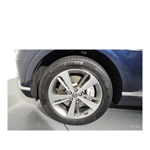 Genesis GV80 2.5T Gasolina 2WD 2024/5 con Caja de Cambios Automática, Asientos de Cuero, Cámara Trasera, 38,332 km, Volante a la Izquierda - Product Image 5