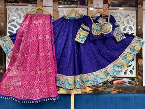 Conjunto de Chaniya Choli de Seda Romana Pura para Mujer, Falda Lehenga Tradicional con Lentejuelas y Espejos, con Borde Vintage y Dupatta Patta - Product Image 6
