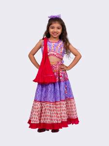 Haut sans manches en coton tissé Elaisha, patchwork ethnique imprimé sur toute la surface, avec lehenga lavande et rose - Product Image 1