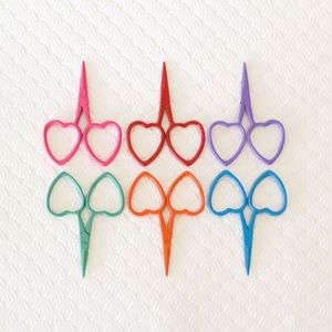 Ciseaux de coiffure pour droitiers, à lame tranchante en acier inoxydable, avec manche léger en acier inoxydable à motif brodé en forme de cœur, manche court, pour effilage - Product Image 5