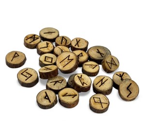 Ensemble de pierres runiques vikings en bois avec tapis en cuir, kit de divination Futhark nordique ancien pour la pratique spirituelle - Product Image 3