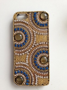 เคสมือถือประดับด้วยลูกปัดลายปักสีทำมือแฟชั่นใหม่ - Product Image 1