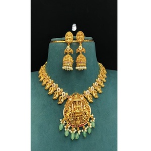 Ensemble collier et boucles d'oreilles élégants de qualité supérieure, finition or antique, pour femmes, pour les occasions de mariage et de fête - Product Image 1