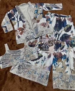 Conjunto de 3 piezas de ropa occidental de diseñador Sayuri Elnaaz: Choli, Palazzo y Shrug, de seda Chinon con estampado digital, bordado y lentejuelas con efecto espejo - Product Image 6