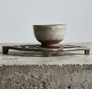 Sous-plat en métal en forme de feuille, résistant à la chaleur, creux, style Wabi Sabi, pour tasses et décoration de table - Product Image 4