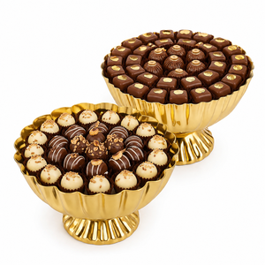 Bandeja de chocolate de lujo con pedestal dorado, surtido premium de chocolates gourmet para bodas, fiestas y regalos corporativos en oferta. - Product Image 1