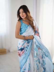 Sari de poliéster azul con estampado digital y trabajo de espejo para mujer, estilo indio-pakistaní, largo hasta el suelo, corte regular, para bodas. - Product Image 2