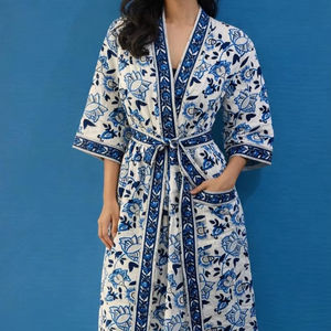 Bata Kimono de Algodón Azul con Estampado Artesanal para Mujer, Ropa de Estar por Casa con Diseño Floral, Bata Casual y Cómoda - Product Image 1