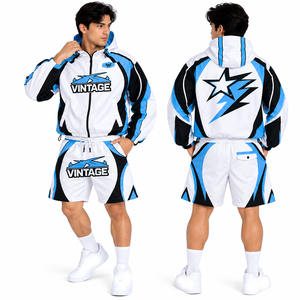 เสื้อแจ็คเก็ตและกางเกงขาสั้นไนลอนสีน้ำเงินสไตล์ Y2K แบบสั่งทำพิเศษสำหรับผู้ชาย พร้อมแผงตัดต่อสีตัดกัน เสื้อแจ็คเก็ตมีฮู้ดสำหรับเล่นกีฬาฤดูร้อนสุดพรีเมียม - Product Image 2