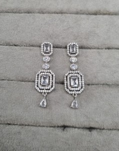 Pendientes colgantes con piedra de corte octogonal y forma de lágrima, pendientes brillantes con diamantes americanos para recepciones y fiestas, proveedor de pendientes. - Product Image 5