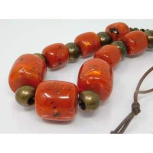 Collier ethnique traditionnel en résine et bois, accessoire de mode en cristal pour tenues - Product Image 5