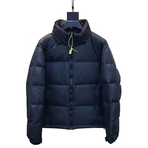 Nueva chaqueta acolchada brillante de alta calidad personalizada, chaqueta de invierno cálida con relleno de plumón, impermeable, negra, para unisex. - Product Image 1