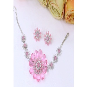 Ensemble collier et boucles d'oreilles en laiton plaqué argent de haute qualité avec zircon pour femmes, cadeau pour mariage et soirée - Product Image 1
