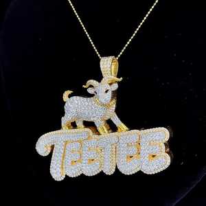 จี้รูปแพะสไตล์ฮิปฮอปแบบสั่งทำได้ 2 ชั้น ชุบสองชั้น ประดับเพชร จี้ตัวอักษรสองสี จี้เงินแท้ 925 - Product Image 2