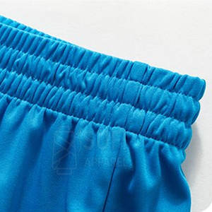 Uniforme de football court léger et durable en tissu maillé polyester respirant et à séchage rapide pour les matchs de compétition et les entraînements quotidiens - Product Image 5