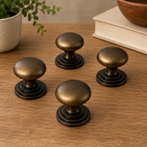 Poignée de meuble ronde en laiton antique SHUBHAM – Bouton de tiroir vintage pour armoires de cuisine, penderies et commodes - Product Image 4