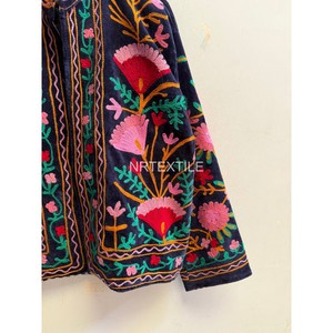 Chaqueta de Mujer en Gamuza Índigo con Bordado Floral, Cuello Mandarín, Estilo Bohemio - Product Image 6