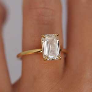 แหวนเพชรเม็ดเดี่ยวทรงเอเมอรัลด์คัท เพาะเลี้ยงในห้องปฏิบัติการ – แหวนเพชร 3 กะรัต รับรองโดย IGI - Product Image 1