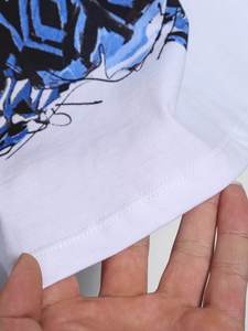 เสื้อยืดผู้หญิงคุณภาพพรีเมียมใหม่ขายส่ง สำหรับฤดูร้อน สไตล์ลำลอง ตกแต่งด้วยกระดุม ด้วยวิธีการพิมพ์ดิจิทัล - Product Image 4