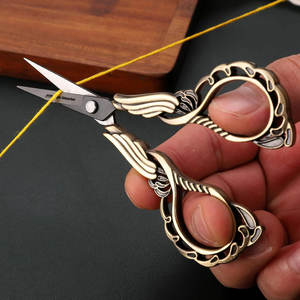 Ciseaux d'artisanat de broderie de détail pointu avec étui pour couture couture filetage outils d'illustration de bricolage pour l'utilisation faciale de cheveux - Product Image 2