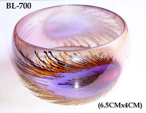 Pulseras de puño de resina de diseñador hechas a mano de lujo Colección de moda de disfraces de calidad premium a la venta - Product Image 1