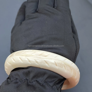 Bracelets de mode classiques punk en résine avec diamants, coquillages et ailes religieuses pour mariages, anniversaires et fêtes - Exportateur - Product Image 4