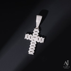 AARVA JEWELS Collar con Colgante de Cruz de Moissanita Chapado en Oro de 18K y Plata de Ley 925, Estilo Hip Hop Iced, Unisex, con Engaste Pavé de Garras - Product Image 1