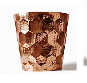 Cubo de Hielo Redondo con Acabado Martillado, Diseño Industrial, Hecho a Mano, Enfriador de Bebidas para Fiestas, Cubo de Hielo Metálico Minimalista - Product Image 4
