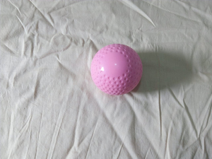Balón de Hockey de PVC Blanco de Alta Calidad para Partidos Deportivos, con Hoyuelos - Product Image 1