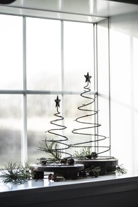 Décoration de table en spirale en métal au design luxueux, ornements de Noël rustiques, étoile de Noël en fil métallique noir, style primitif pour les fêtes. - Product Image 6