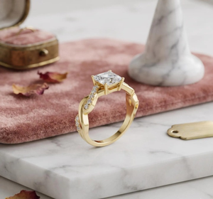 Bague de fiançailles en or jaune 14 carats avec diamant de laboratoire de 1,00 carat, clarté VS1, couleur F, taille Asscher, avec diamants latéraux, classique, certifiée IGI - Product Image 2